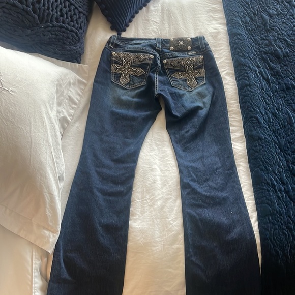Super cute Miss Me jeans size 27, midrise with flare leg, perfect condition - Picture 6 of 8